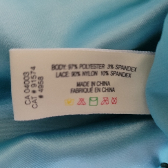 Satiny Lacy Lingerie with adjustable straps - Picture 3 of 6